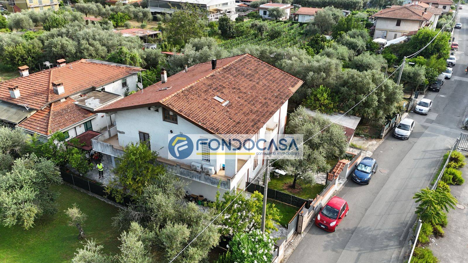 Villa bifamiliare in vendita a Massa