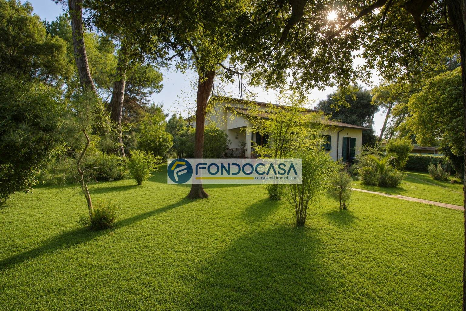 Villa in vendita a Massa, Marina di Massa