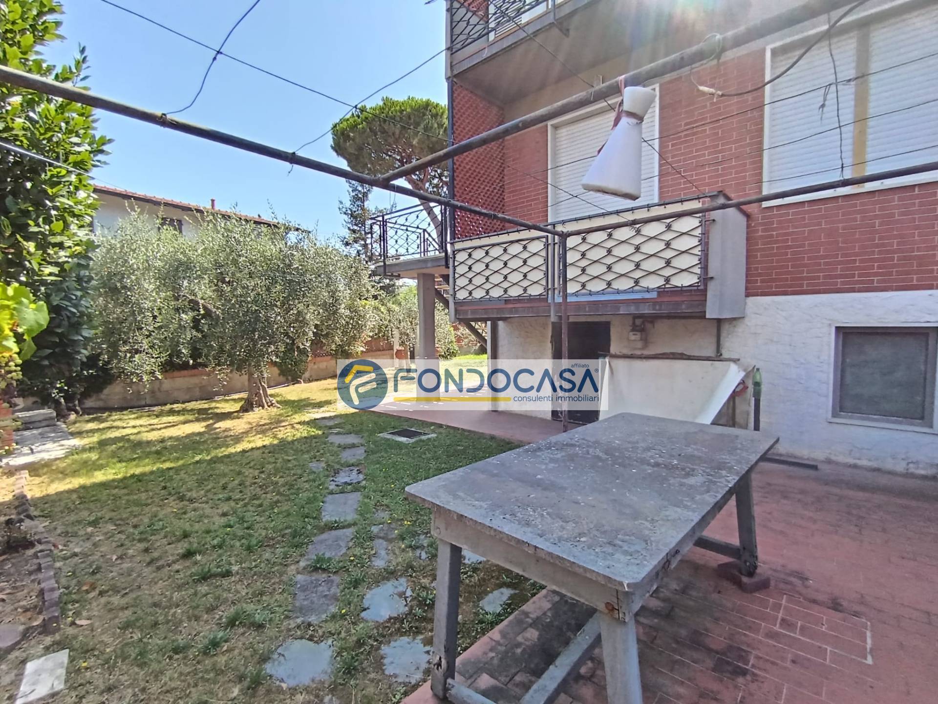Villa bifamiliare in vendita a Carrara, Marina di Carrara