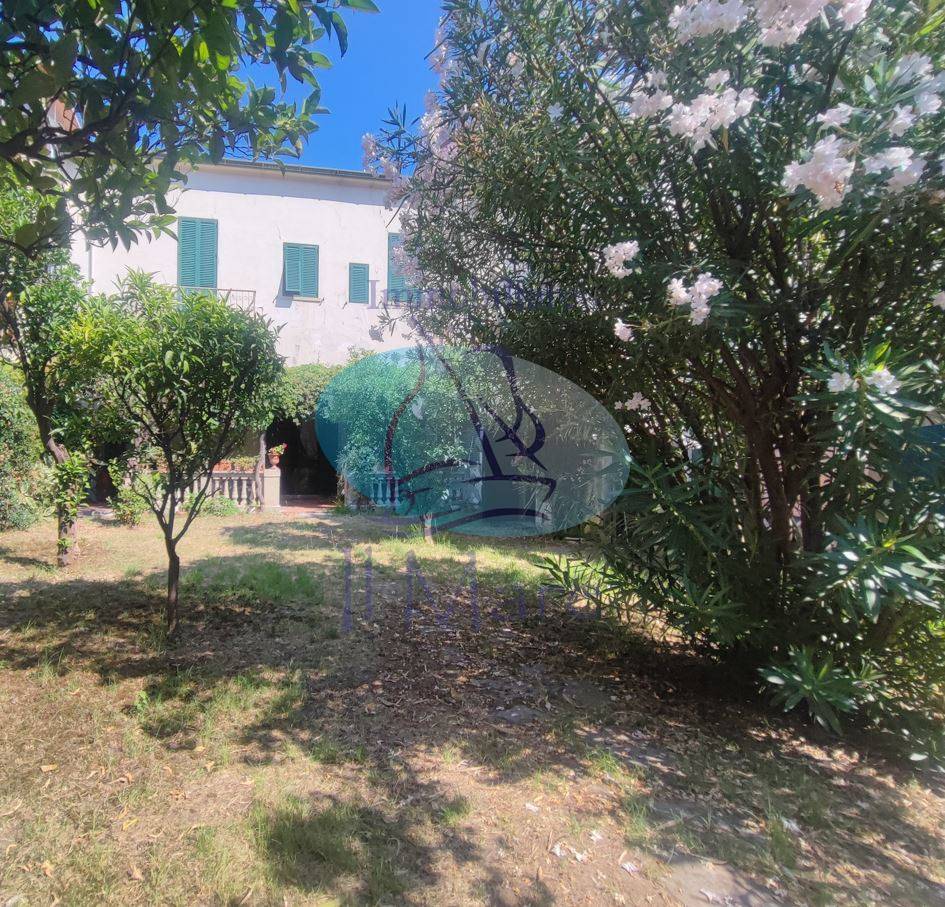 VIAREGGINA in vendita a Viareggio, Centro