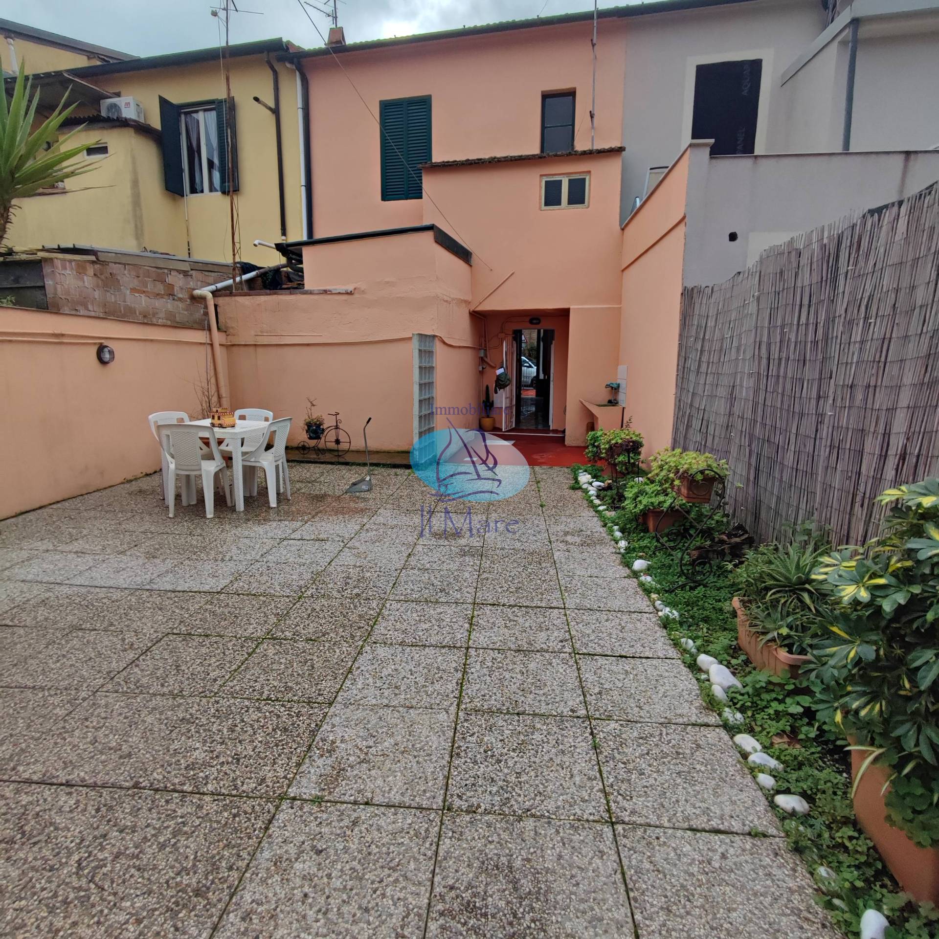 CASA INDIPENDENTE in vendita a Viareggio, Varignano