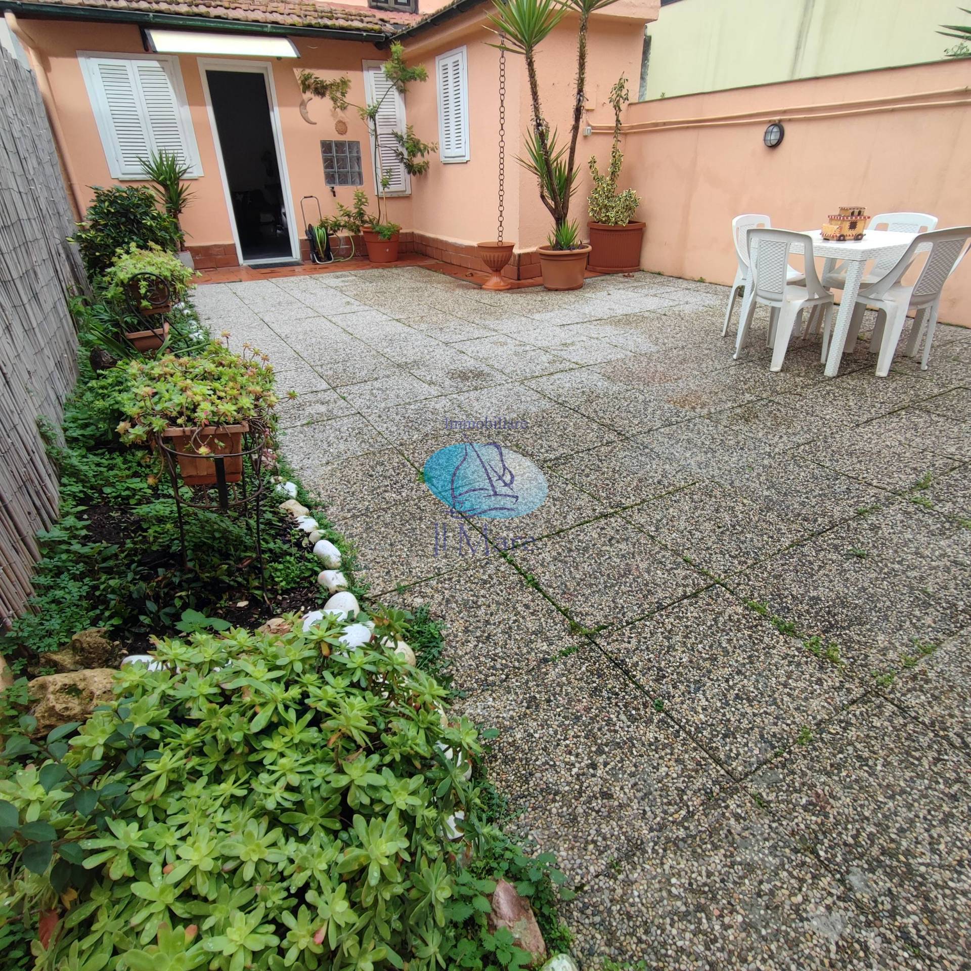 CASA INDIPENDENTE in vendita a Viareggio, Varignano