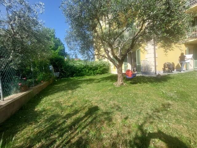 Quadrilocale con giardino, Massa centro