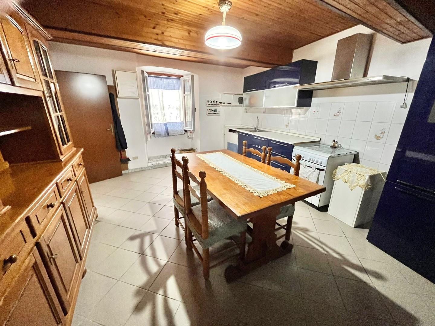 Casa indipendente con terrazzo, Massa ortola