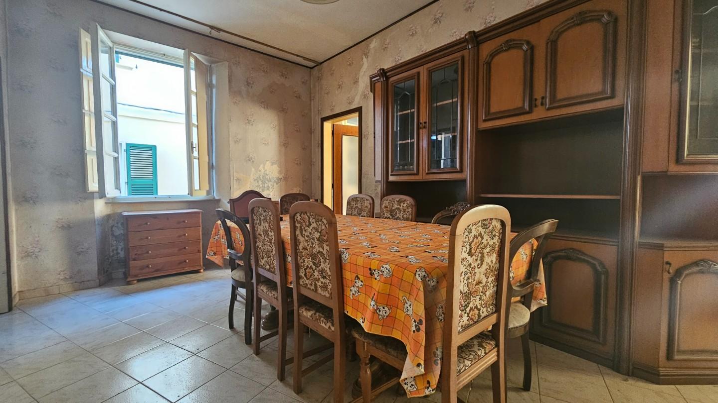 Appartamento da ristrutturare, Massa centro storico