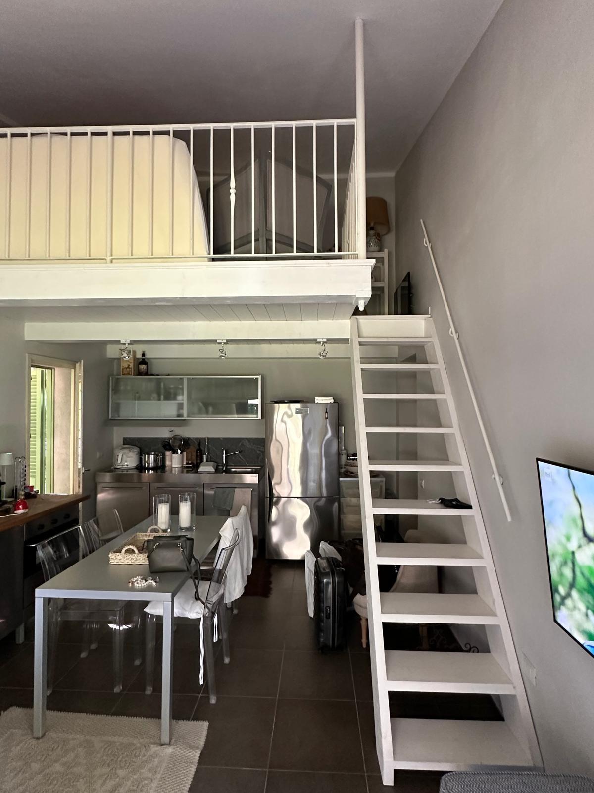 Villa con giardino, Massa ronchi