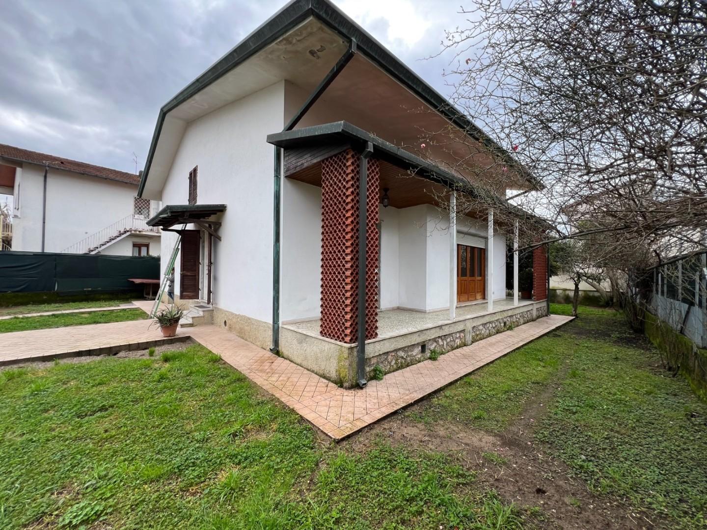 Villa con giardino, Massa marina di