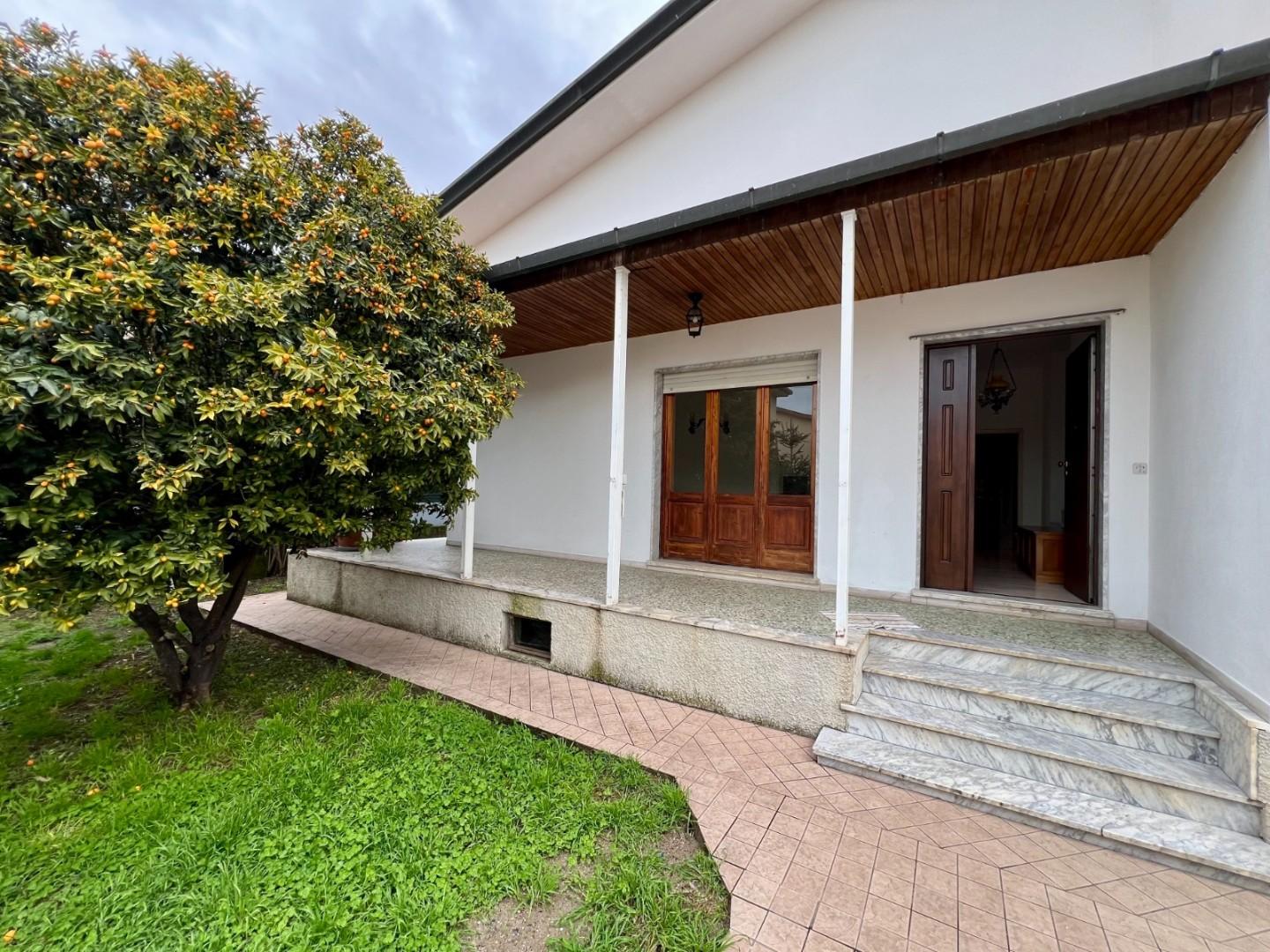 Villa con giardino, Massa marina di