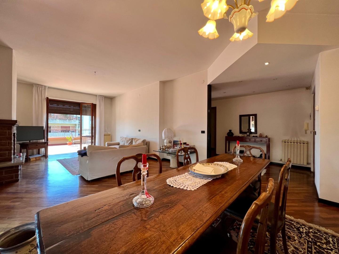 Attico con terrazzo, Massa ronchi