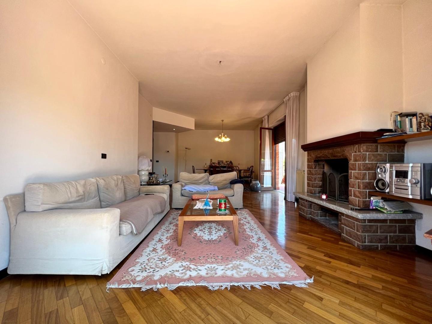 Attico con terrazzo, Massa ronchi