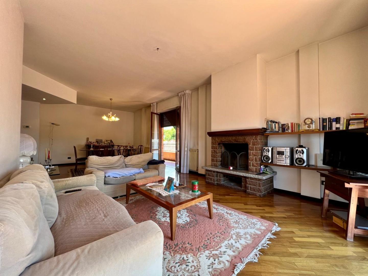 Attico con terrazzo, Massa ronchi