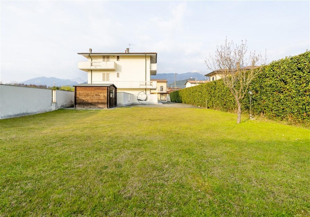 Appartamento con giardino, Montignoso cervaiolo