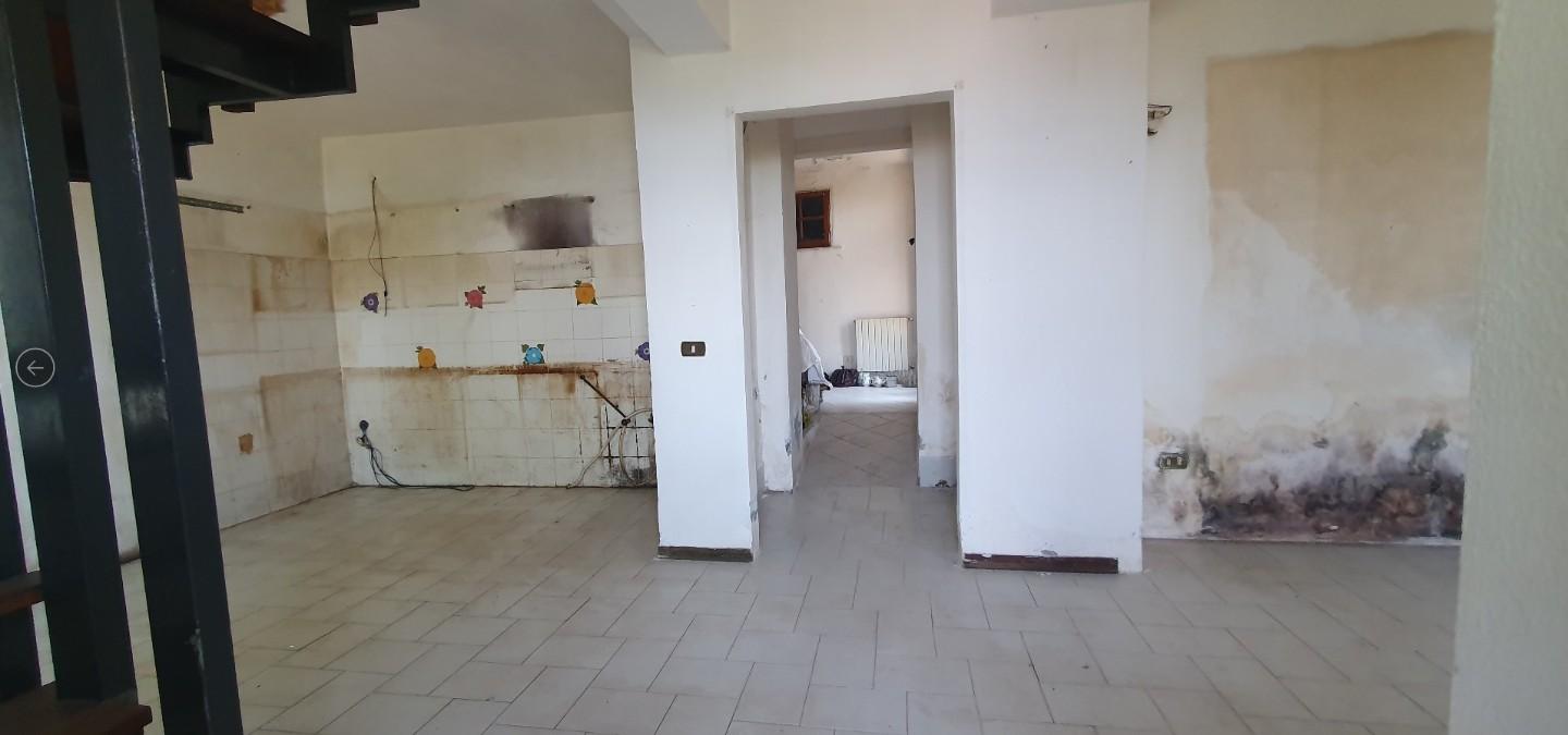 Casa indipendente da ristrutturare, Massa san carlo