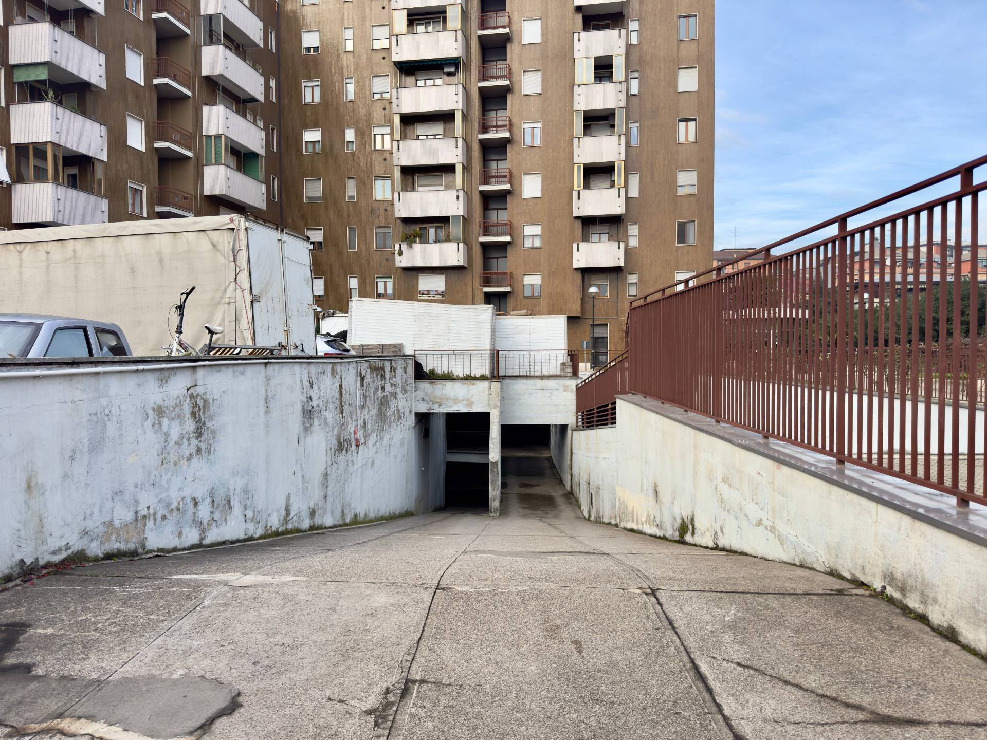 Box o garage in vendita a Sesto San Giovanni
