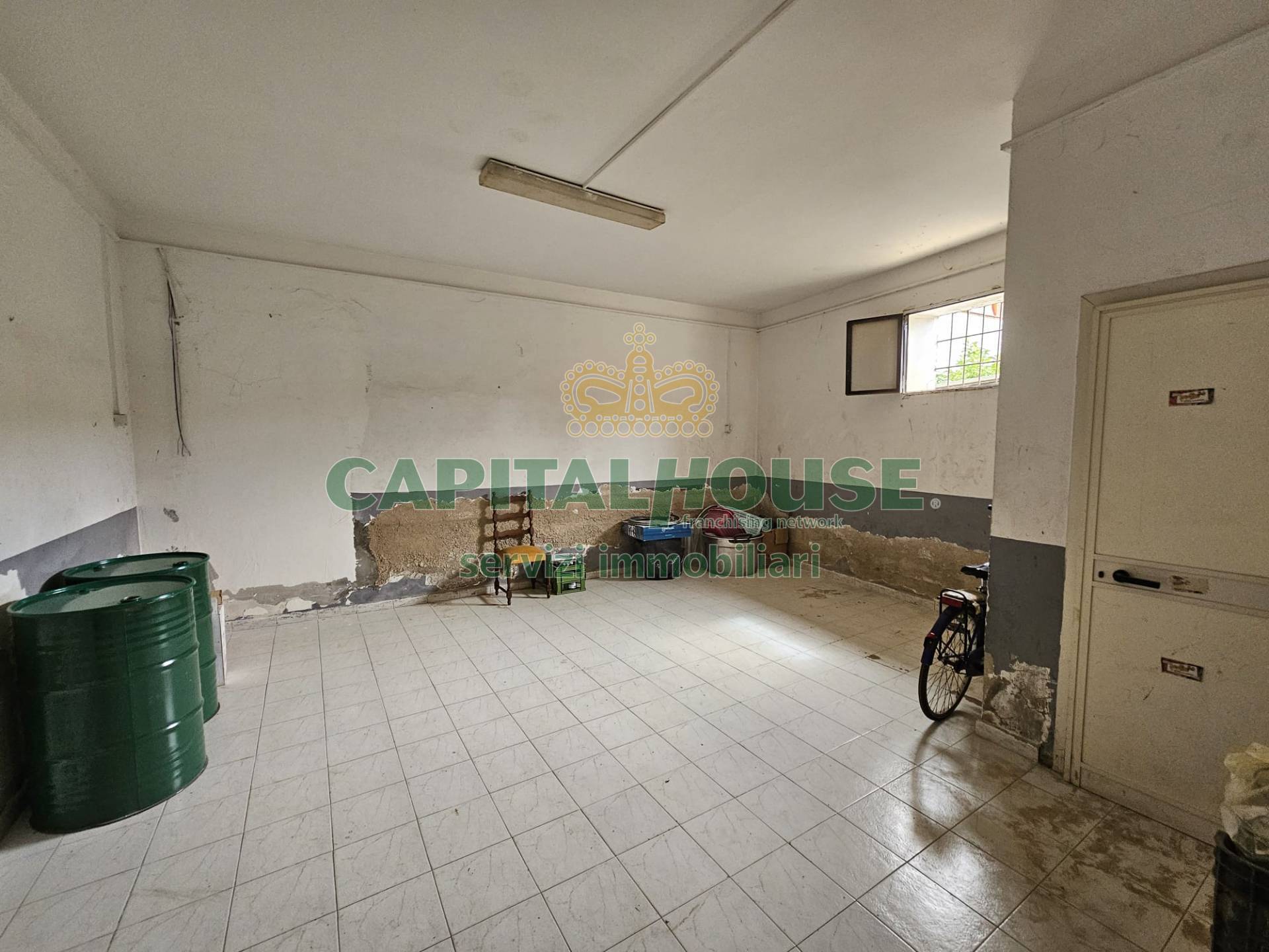 Commerciale in vendita a Francolise