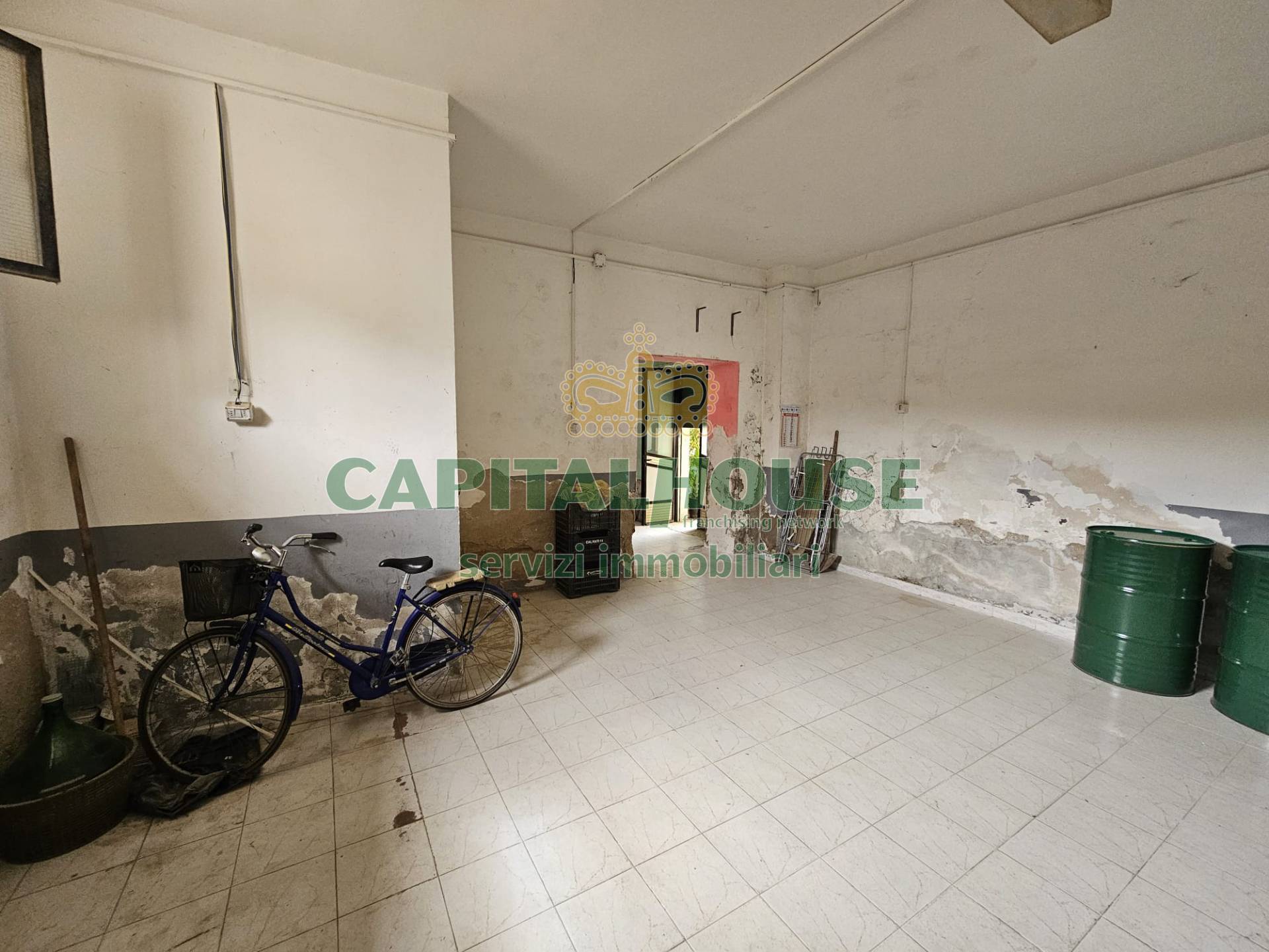 Commerciale in vendita a Francolise