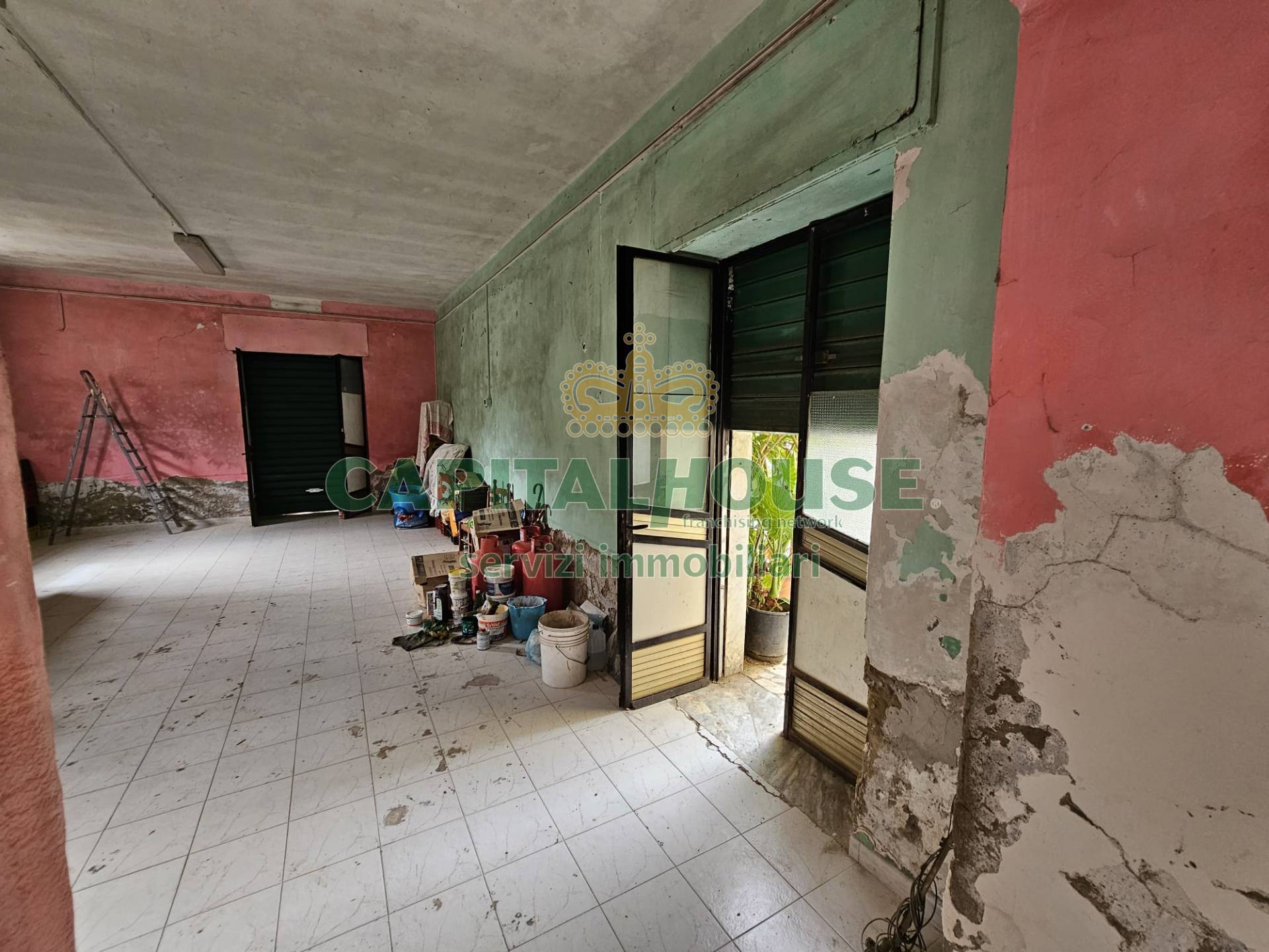 Commerciale in vendita a Francolise