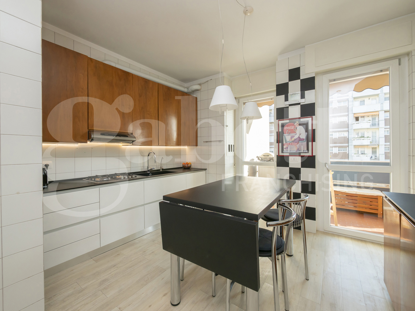 Quadrilocale con box a Milano