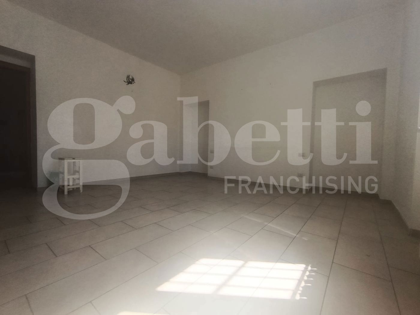 Trilocale con box a Milano