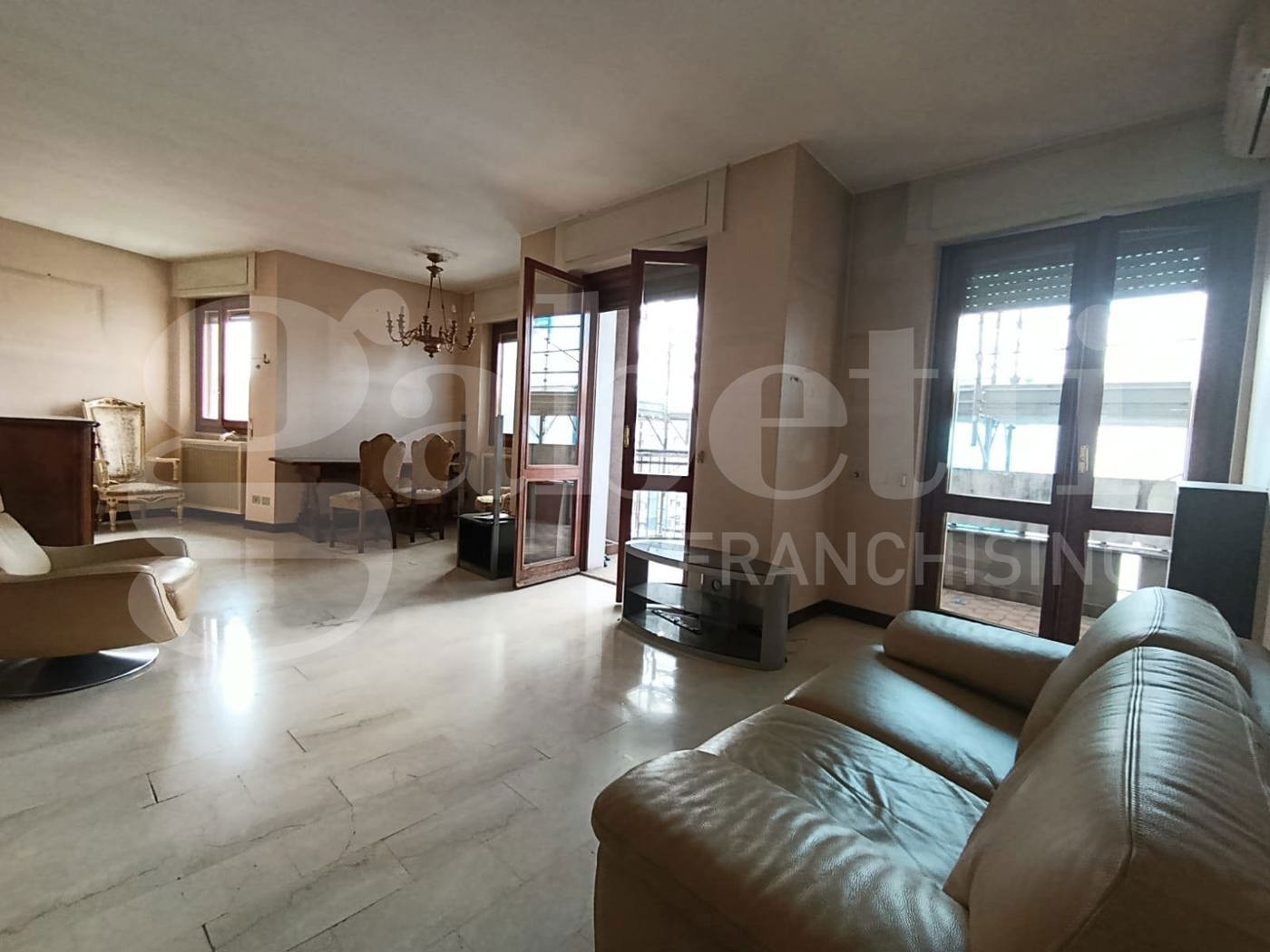 Quadrilocale con box a Milano