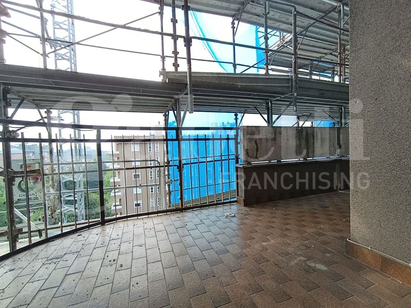 Quadrilocale con box a Milano