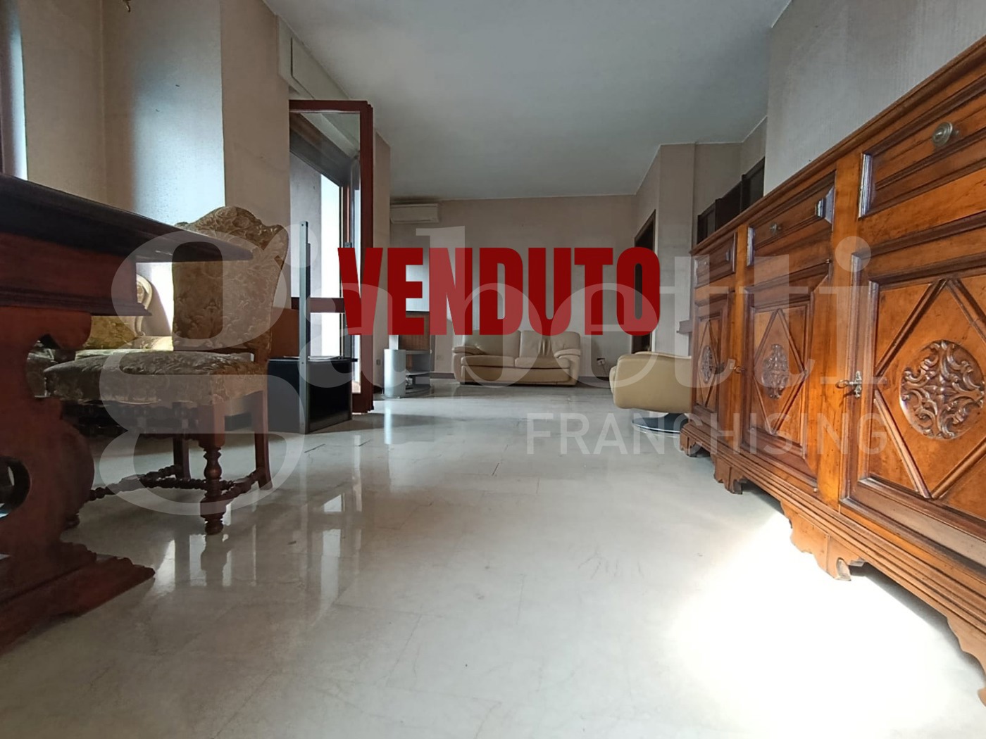 Quadrilocale con box a Milano