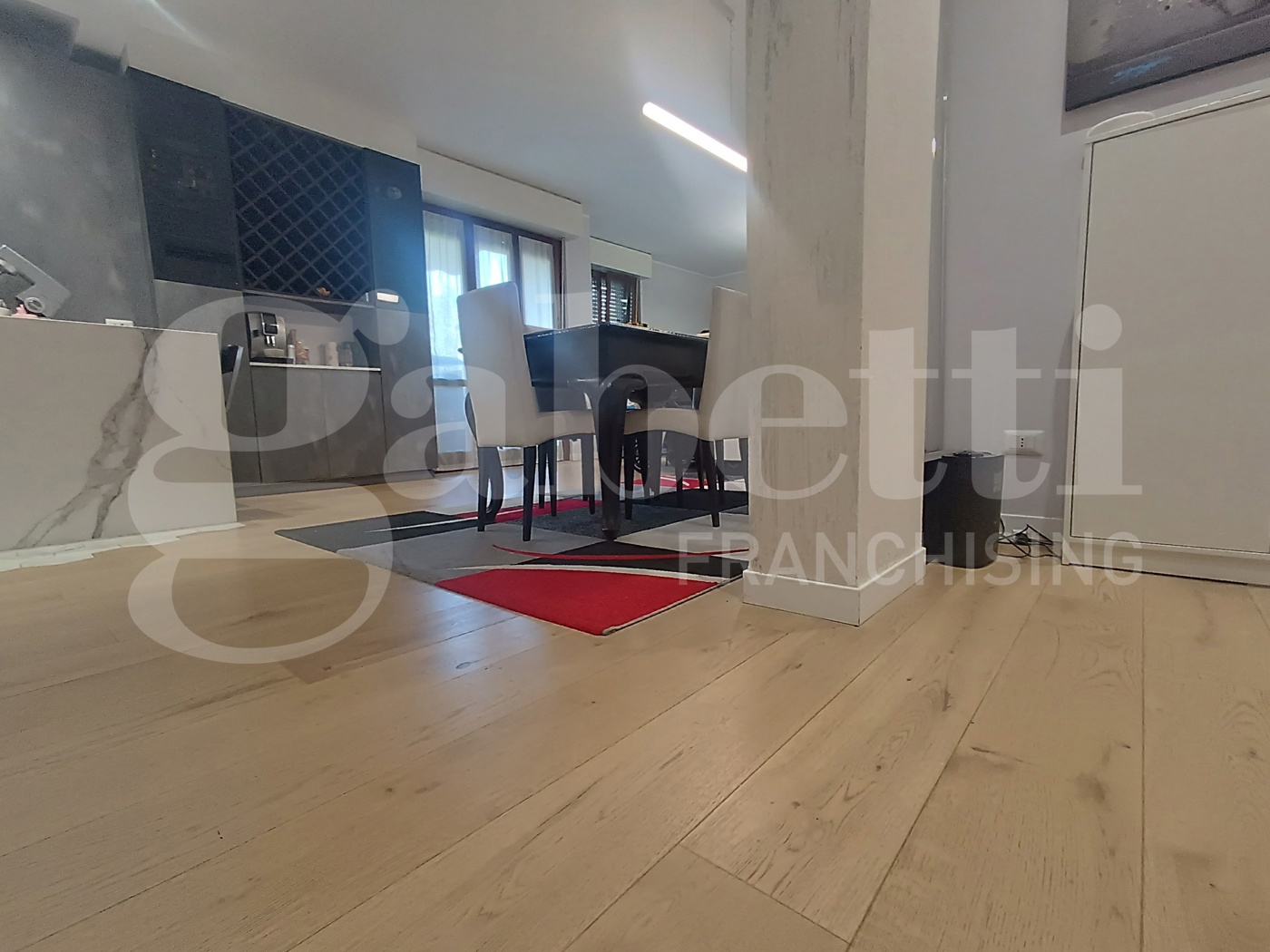 Trilocale con box a Milano