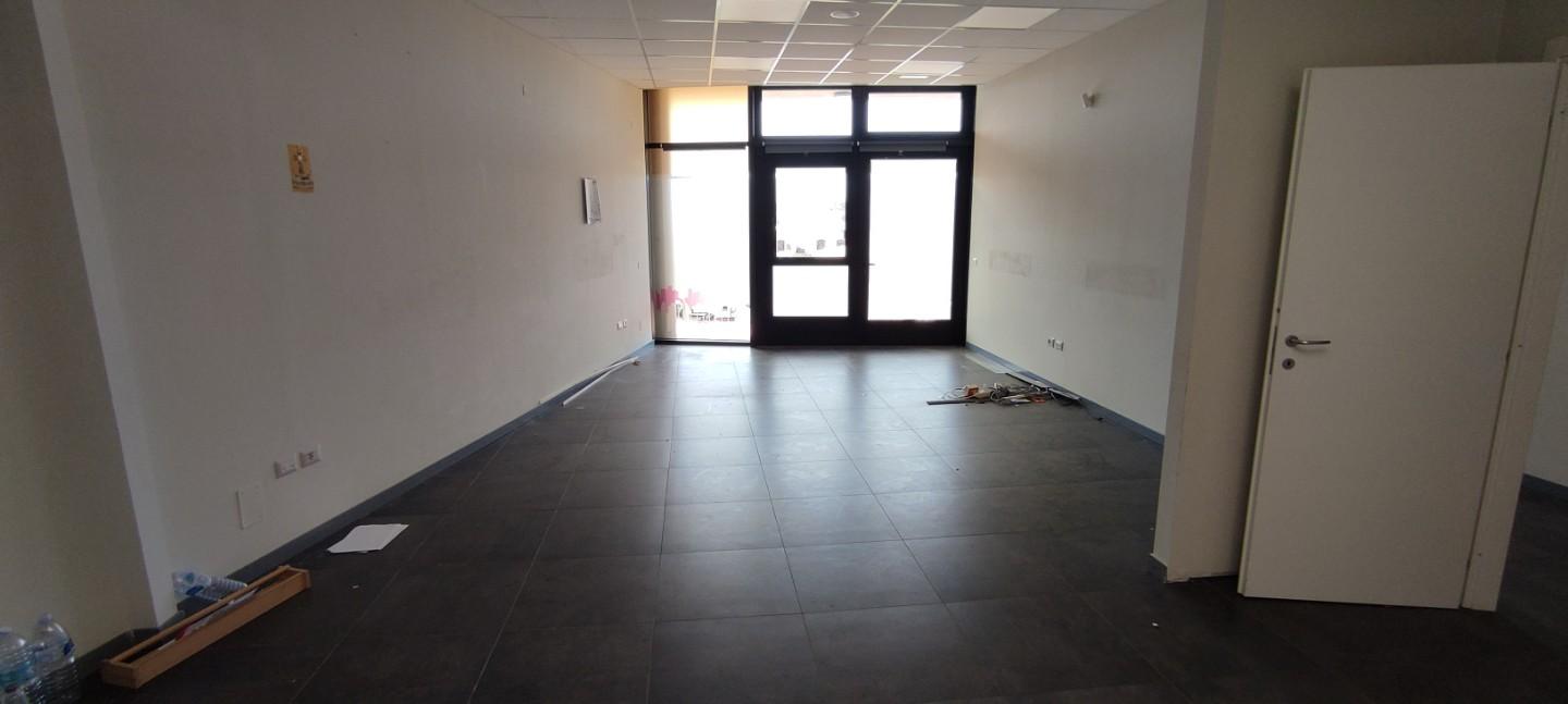 Locale commerciale in vendita, San Giuliano Terme la fontina