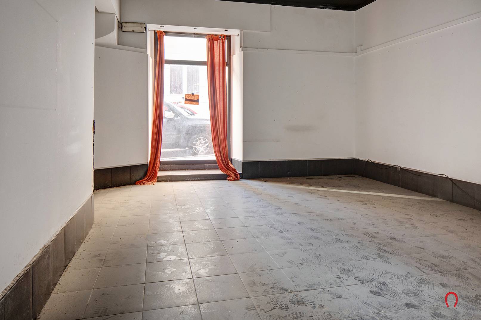 Locale con canna fumaria in vendita a Trieste, Pascoli - D'Annunzio Rossetti