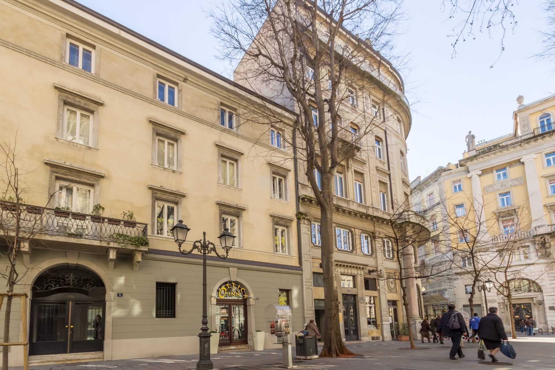 Locale senza canna fumaria in vendita a Trieste, Centro
