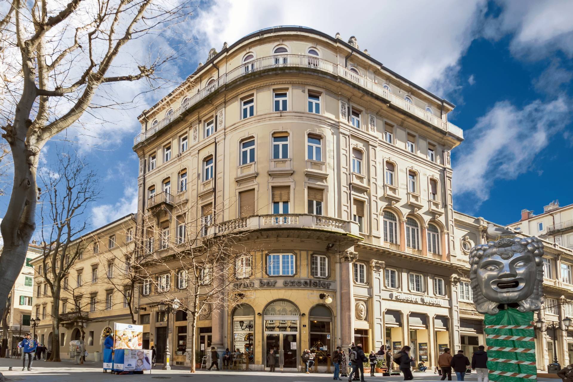 Locale senza canna fumaria in vendita a Trieste, Centro