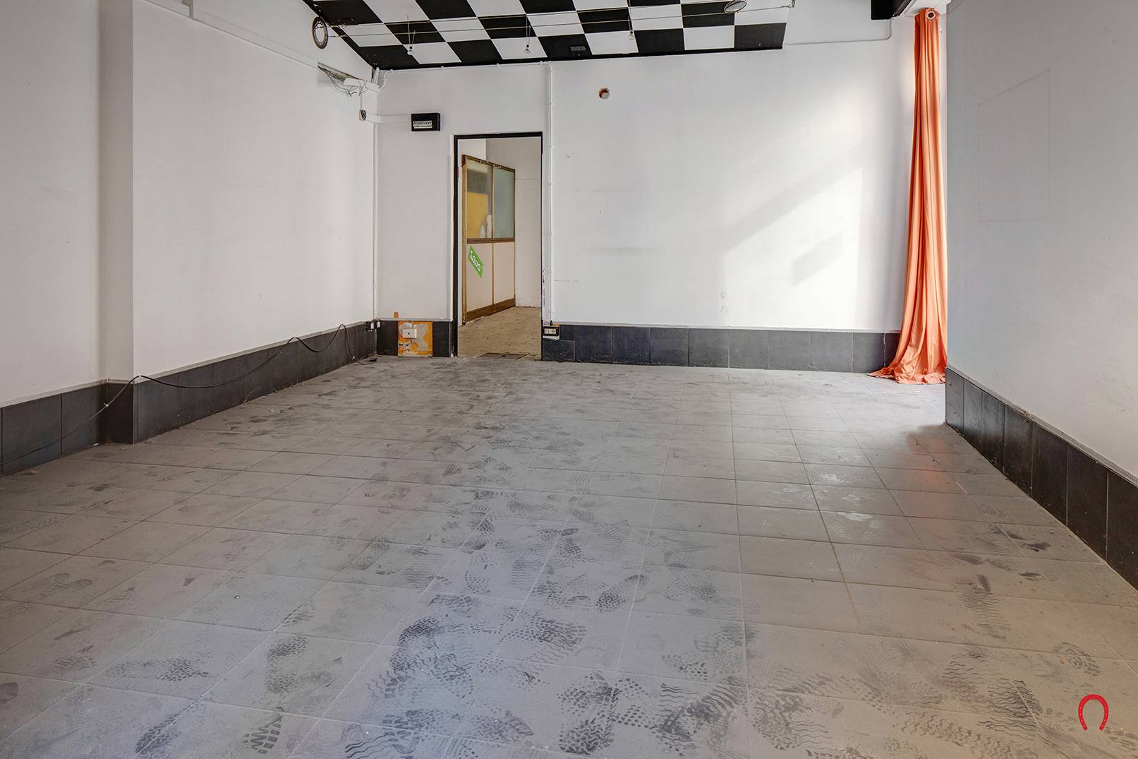 Locale con canna fumaria in vendita a Trieste, Pascoli - D'Annunzio Rossetti