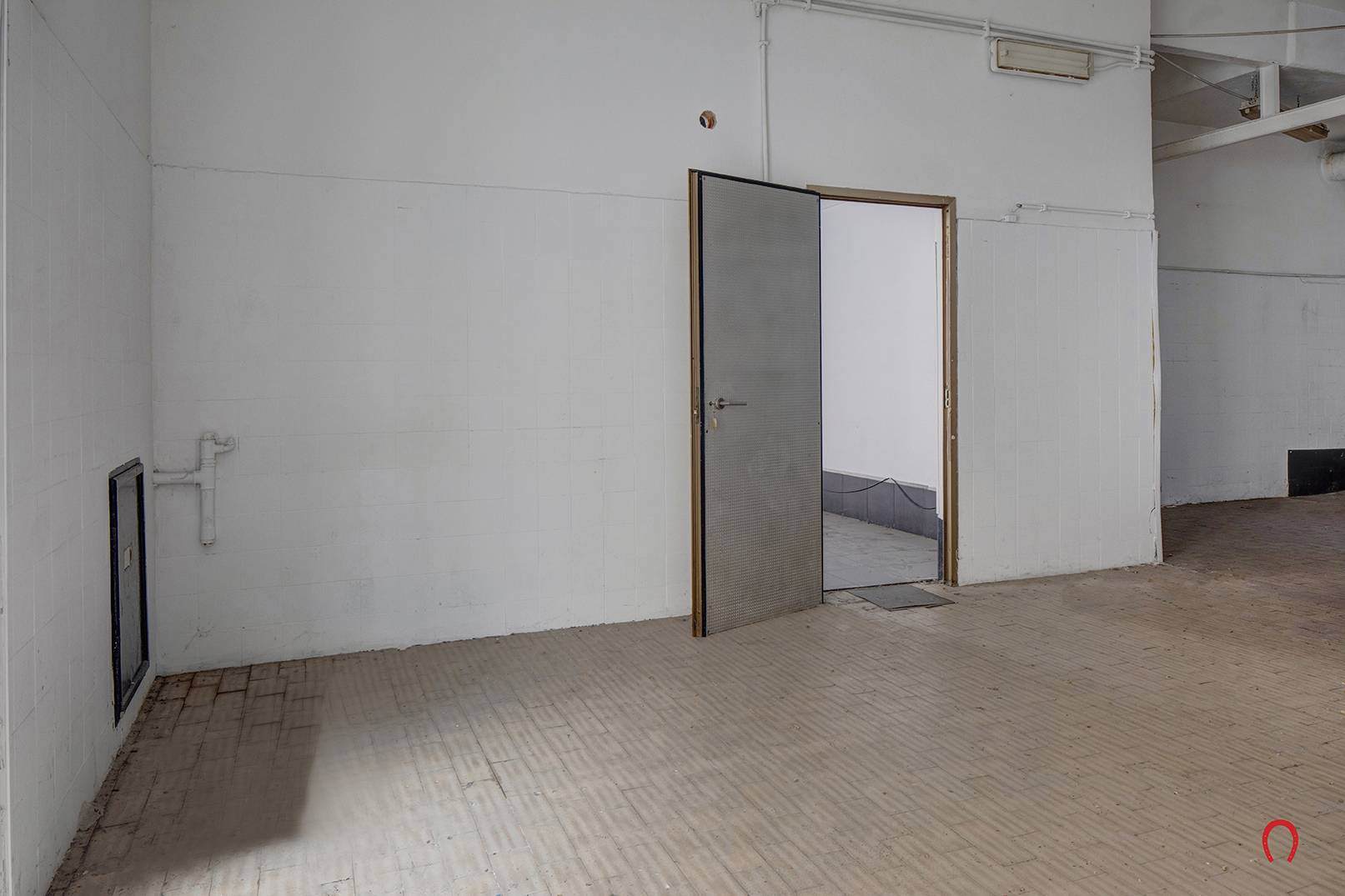 Locale con canna fumaria in vendita a Trieste, Pascoli - D'Annunzio Rossetti