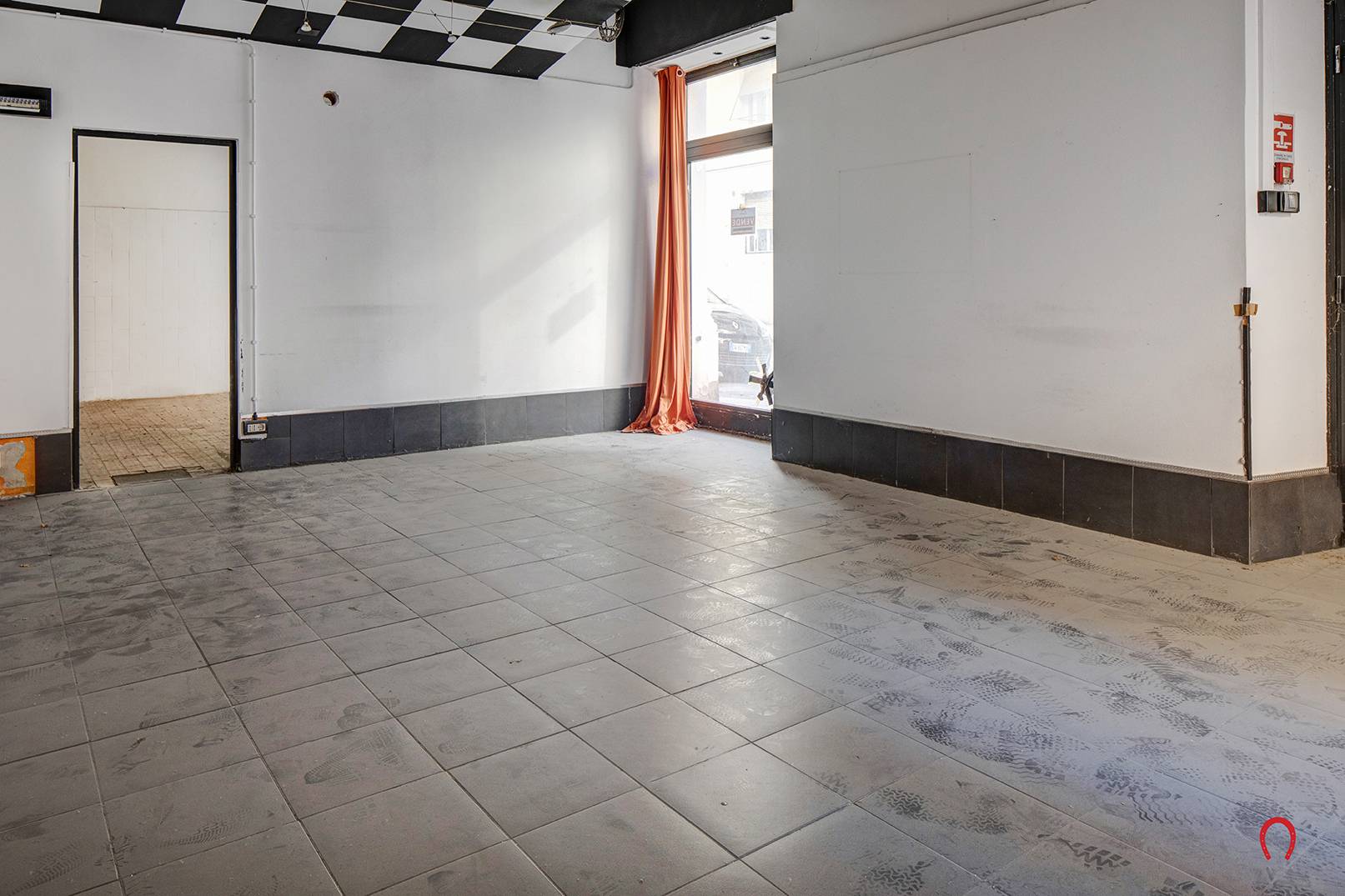 Locale con canna fumaria in vendita a Trieste, Pascoli - D'Annunzio Rossetti