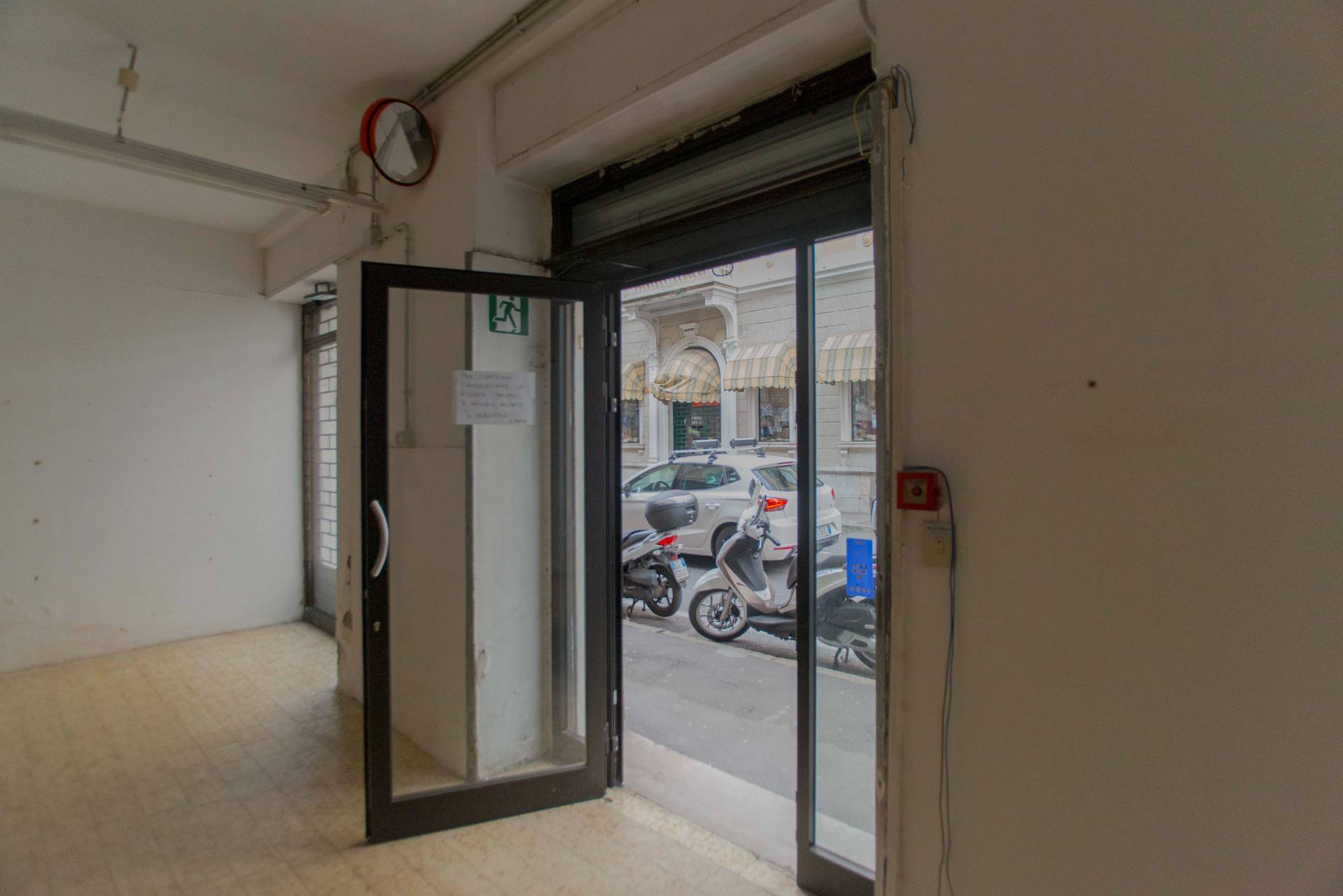 3 vetrine in affitto a Trieste, Borgo Teresiano