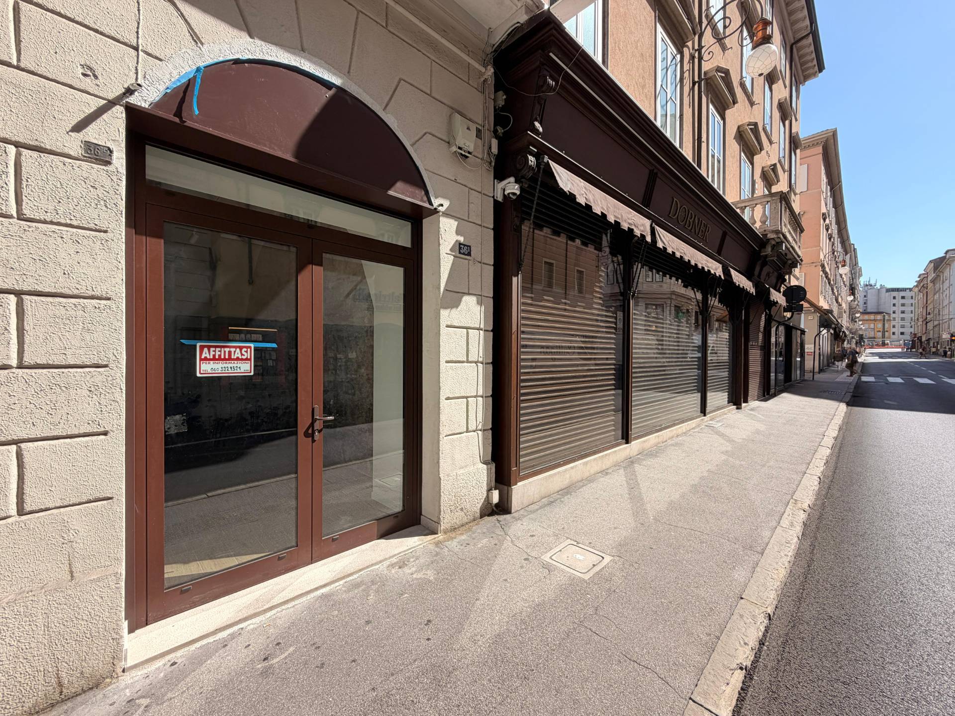 Locale senza canna fumaria in affitto a Trieste, Centro