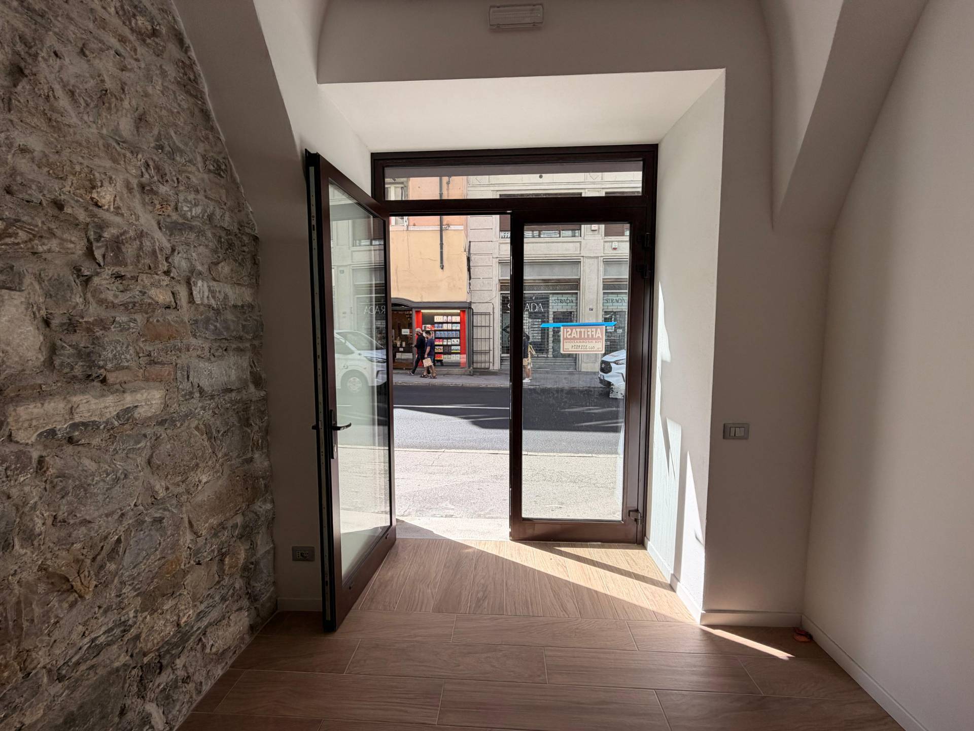 Locale senza canna fumaria in affitto a Trieste, Centro