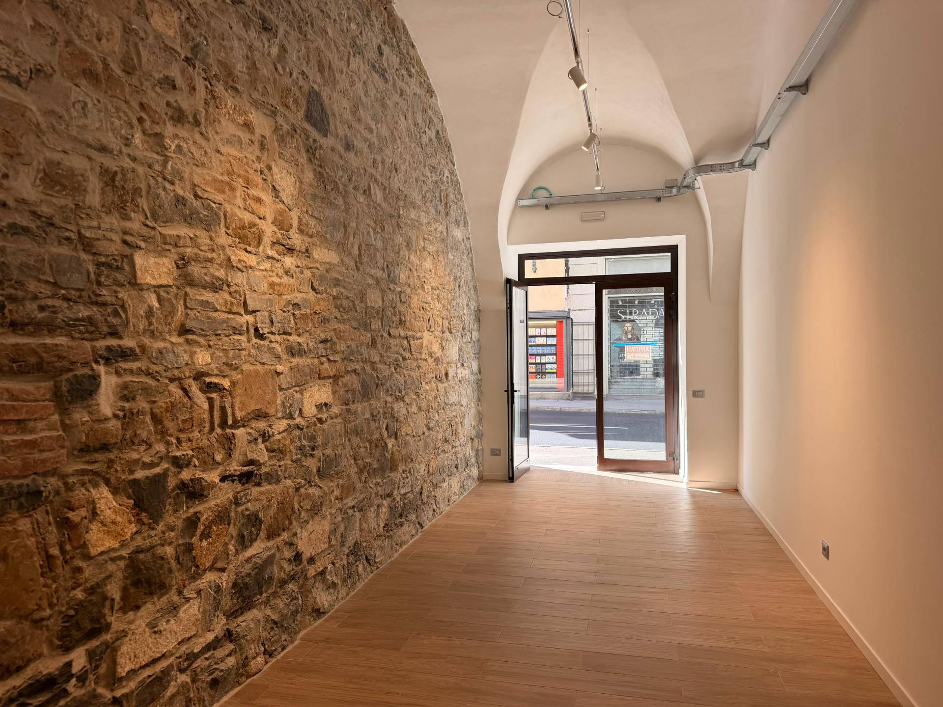 Locale senza canna fumaria in affitto a Trieste, Centro