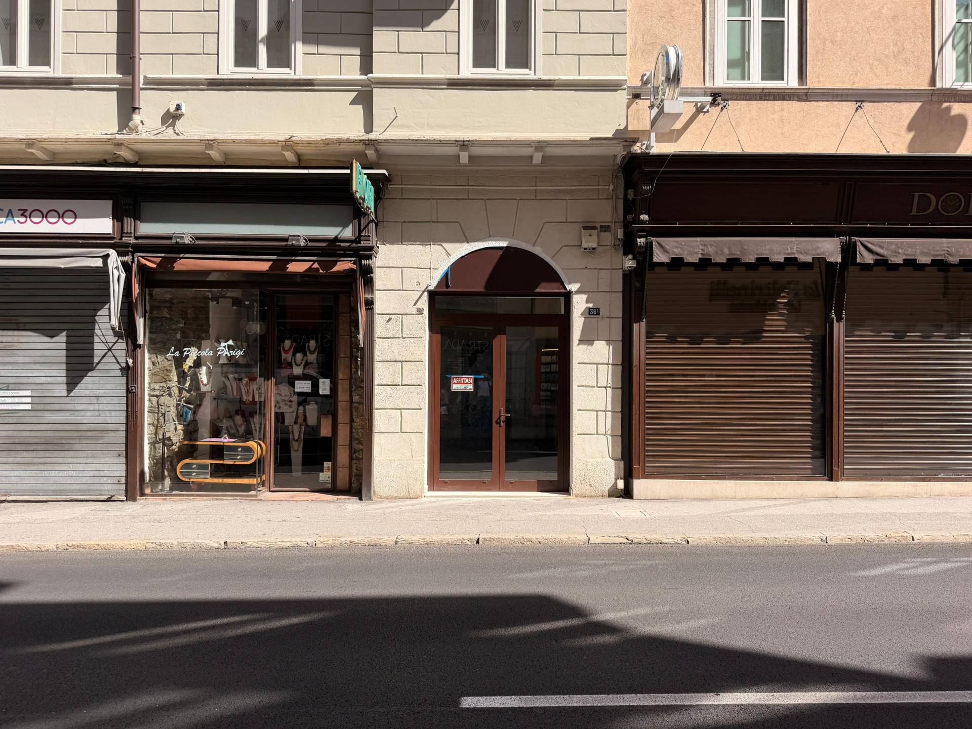 Locale senza canna fumaria in affitto a Trieste, Centro