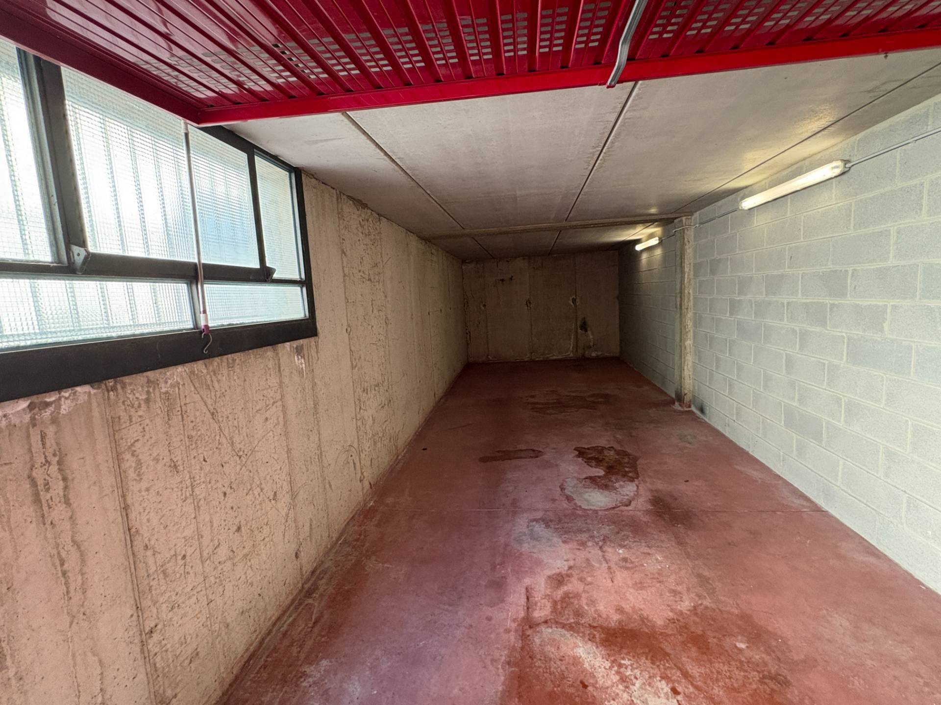 Box o garage in vendita a Rho