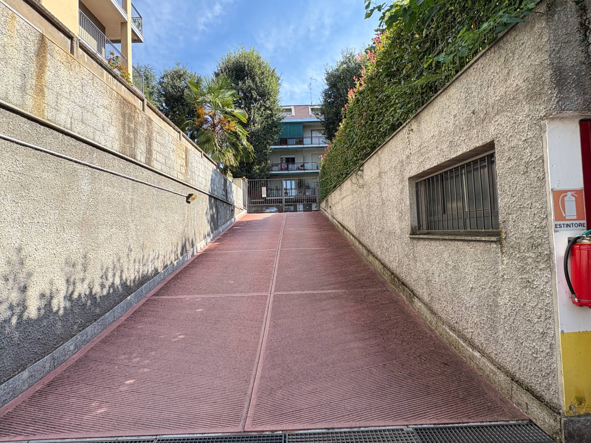 Box o garage in vendita a Rho