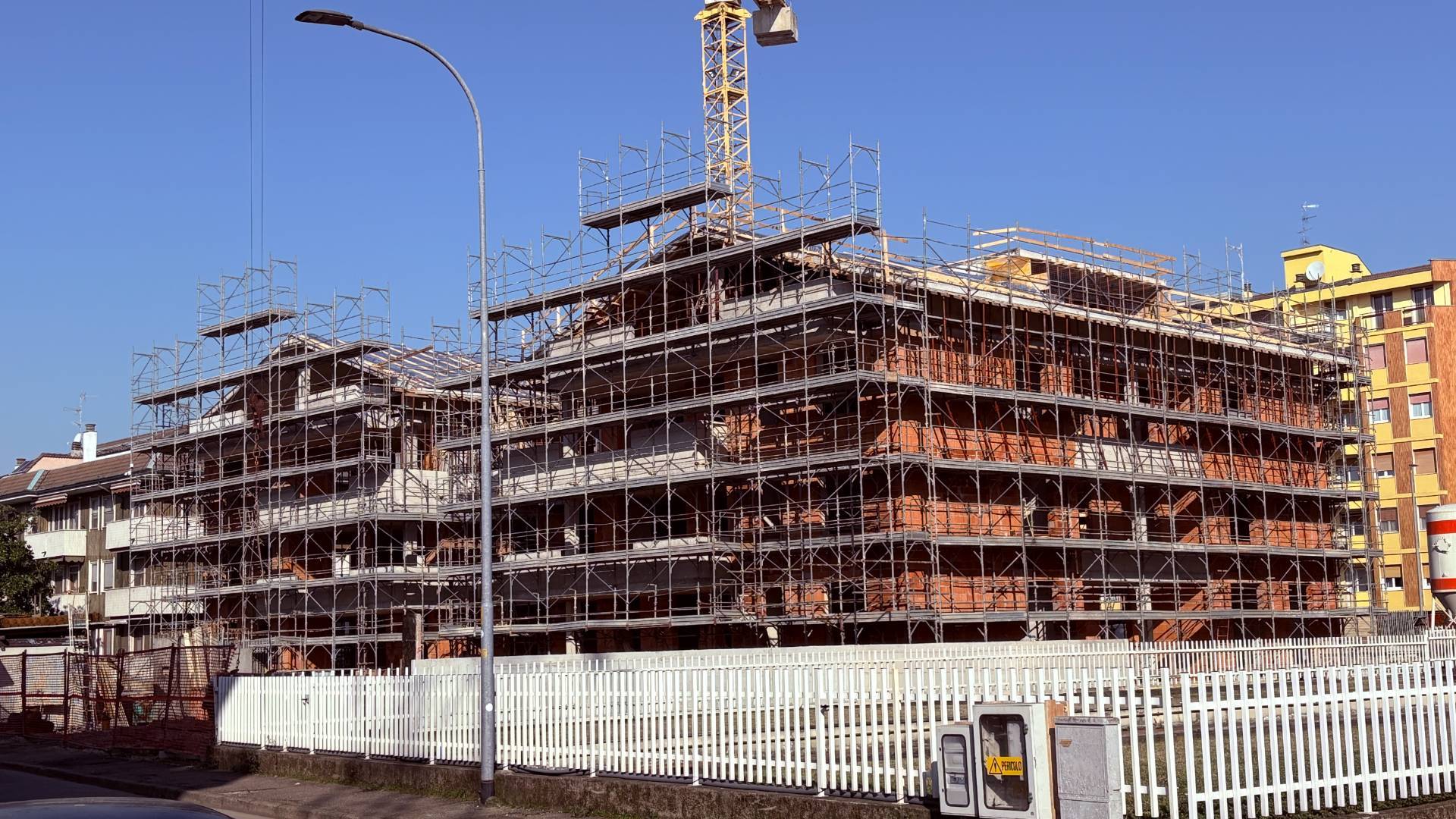 Quadrilocale con terrazzo in vendita a Rho