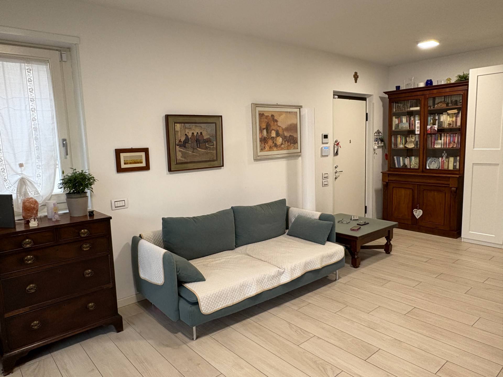 Trilocale con terrazzo. in vendita a Rho