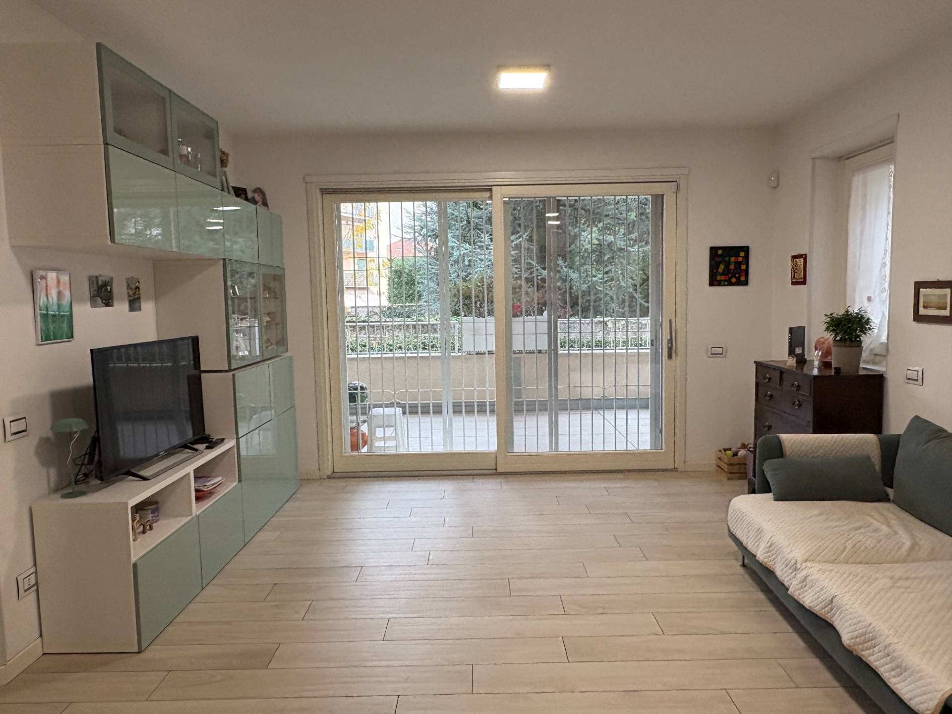 Trilocale con terrazzo. in vendita a Rho