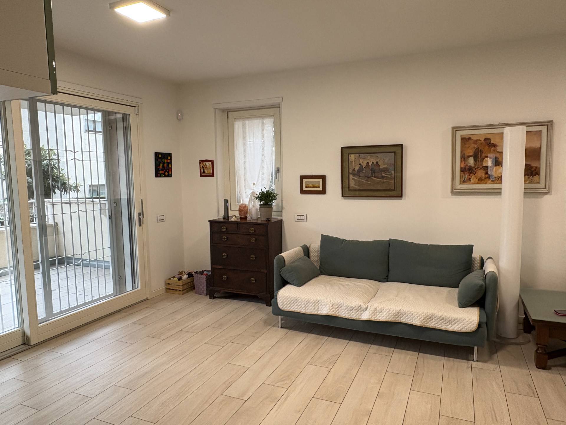 Trilocale con terrazzo. in vendita a Rho