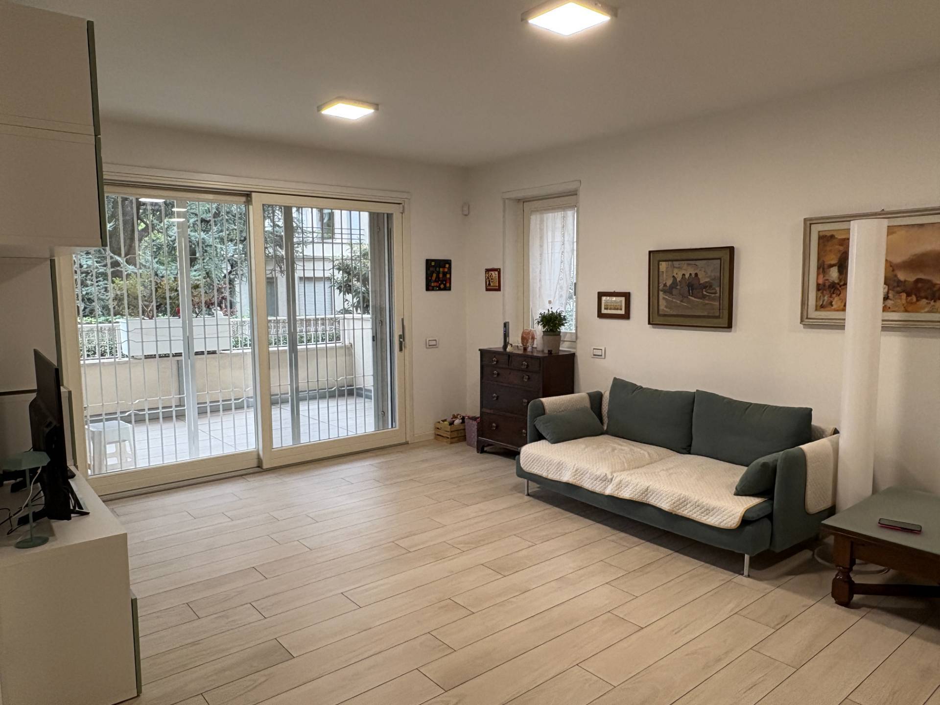 Trilocale con terrazzo. in vendita a Rho