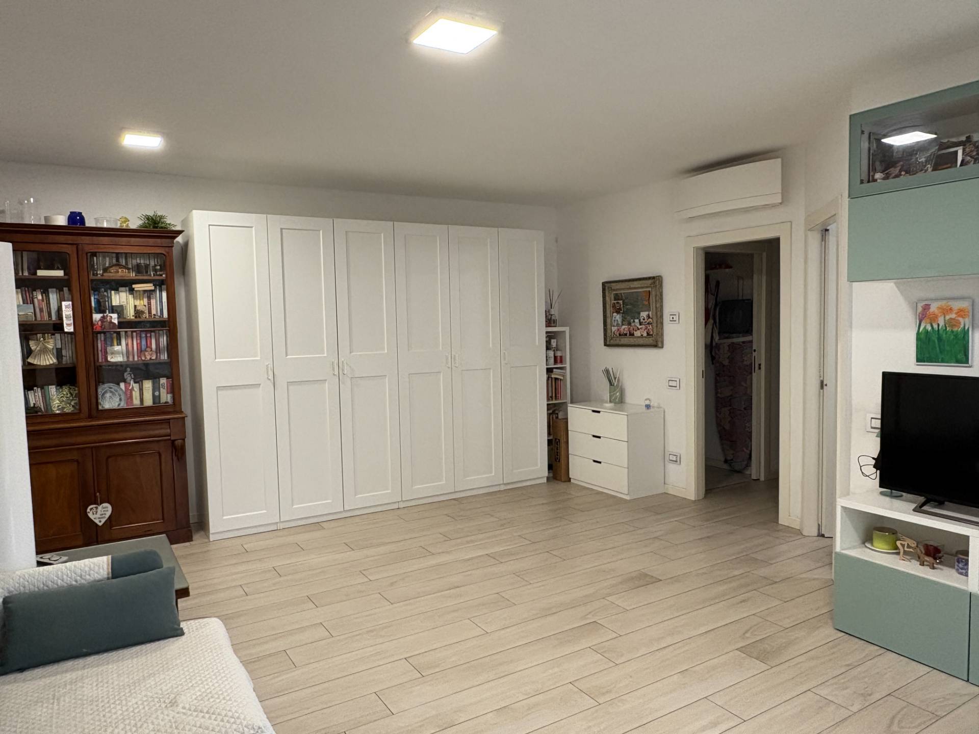 Trilocale con terrazzo. in vendita a Rho