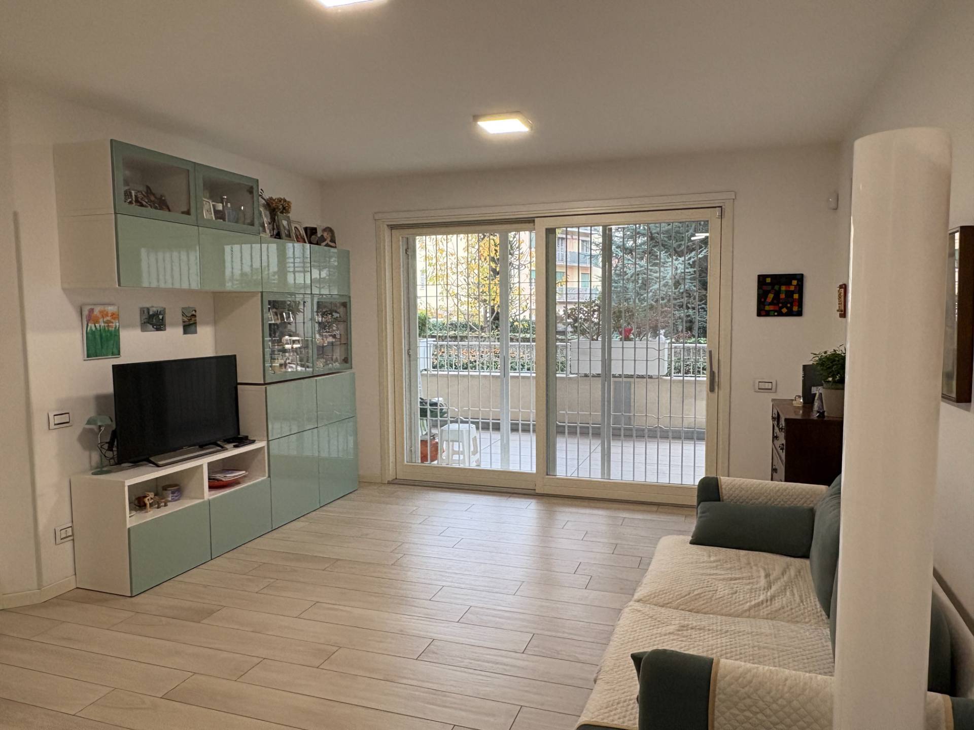 Trilocale con terrazzo. in vendita a Rho