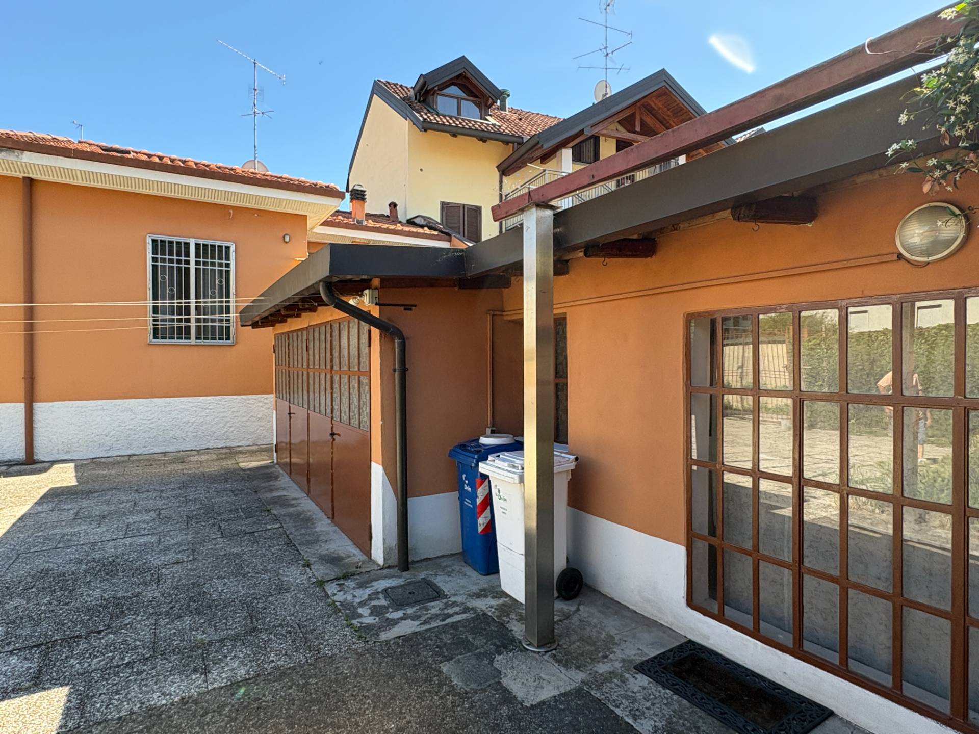 porzione villa bifamiliare in affitto a Rho