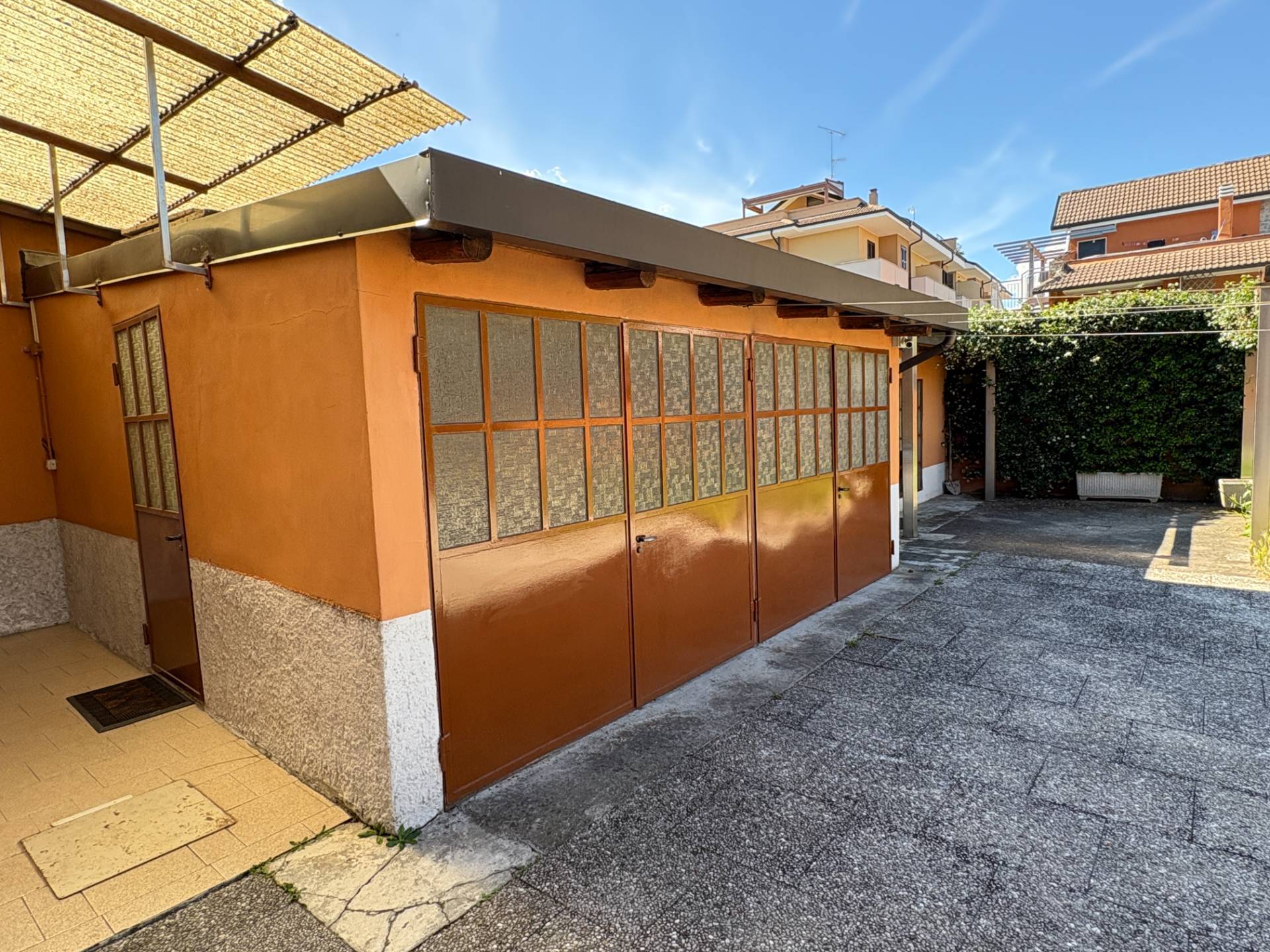 porzione villa bifamiliare in affitto a Rho